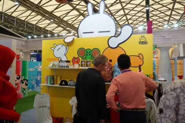 魔都驚現(xiàn)"次元墻"破裂現(xiàn)場(chǎng),ip生意已經(jīng)爆發(fā)